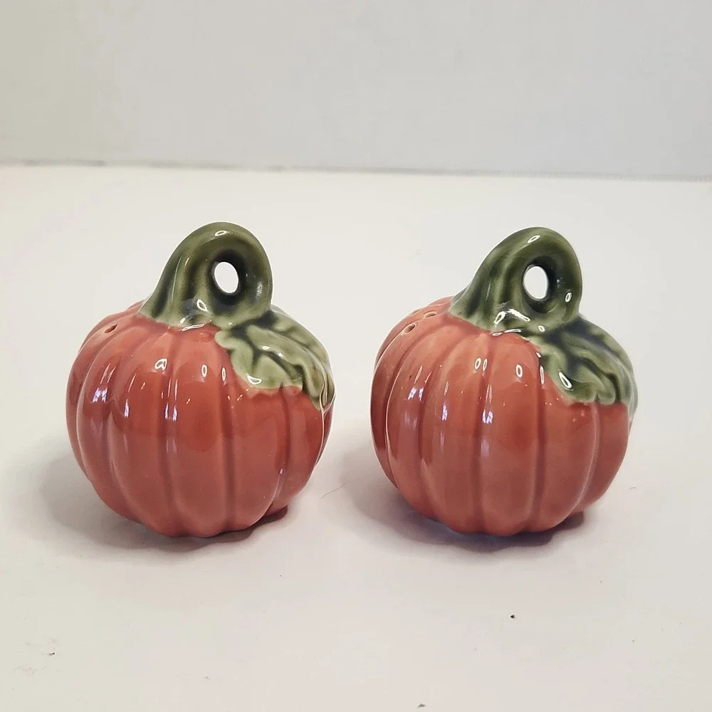 Ceramic Pumpkin Salt and Pepper Shakers Set Fall Autumn Thanksgiving Table Decor
